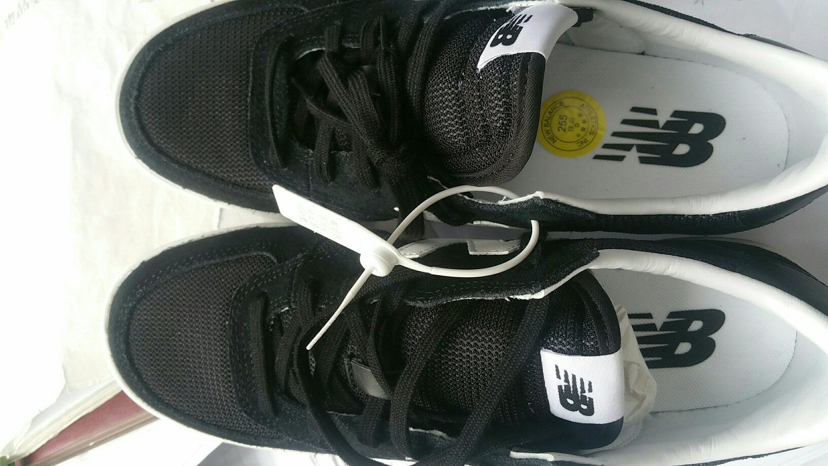 没有图片中的显好,但鞋又轻又软,还不错。