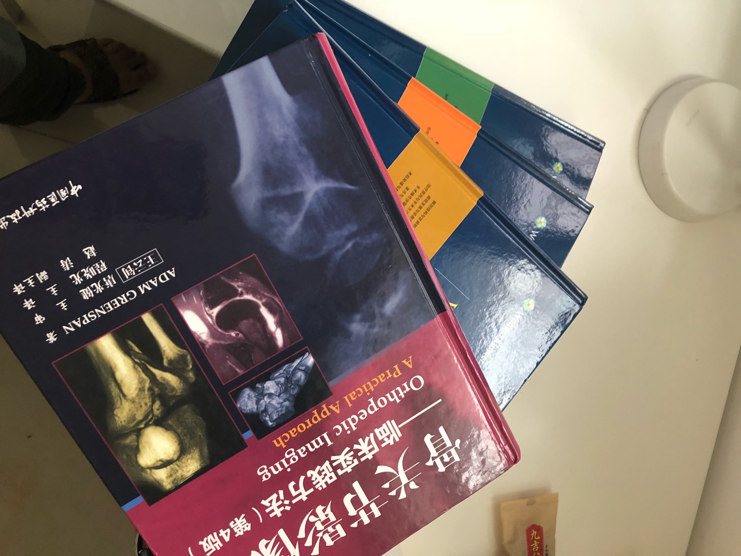 感觉有点坑了,买的满150减50,东西刚收到再一看变成了满200减100,申请保价也不好使多花了100块。商品总体还可以,有一本书的装订有点瑕疵。