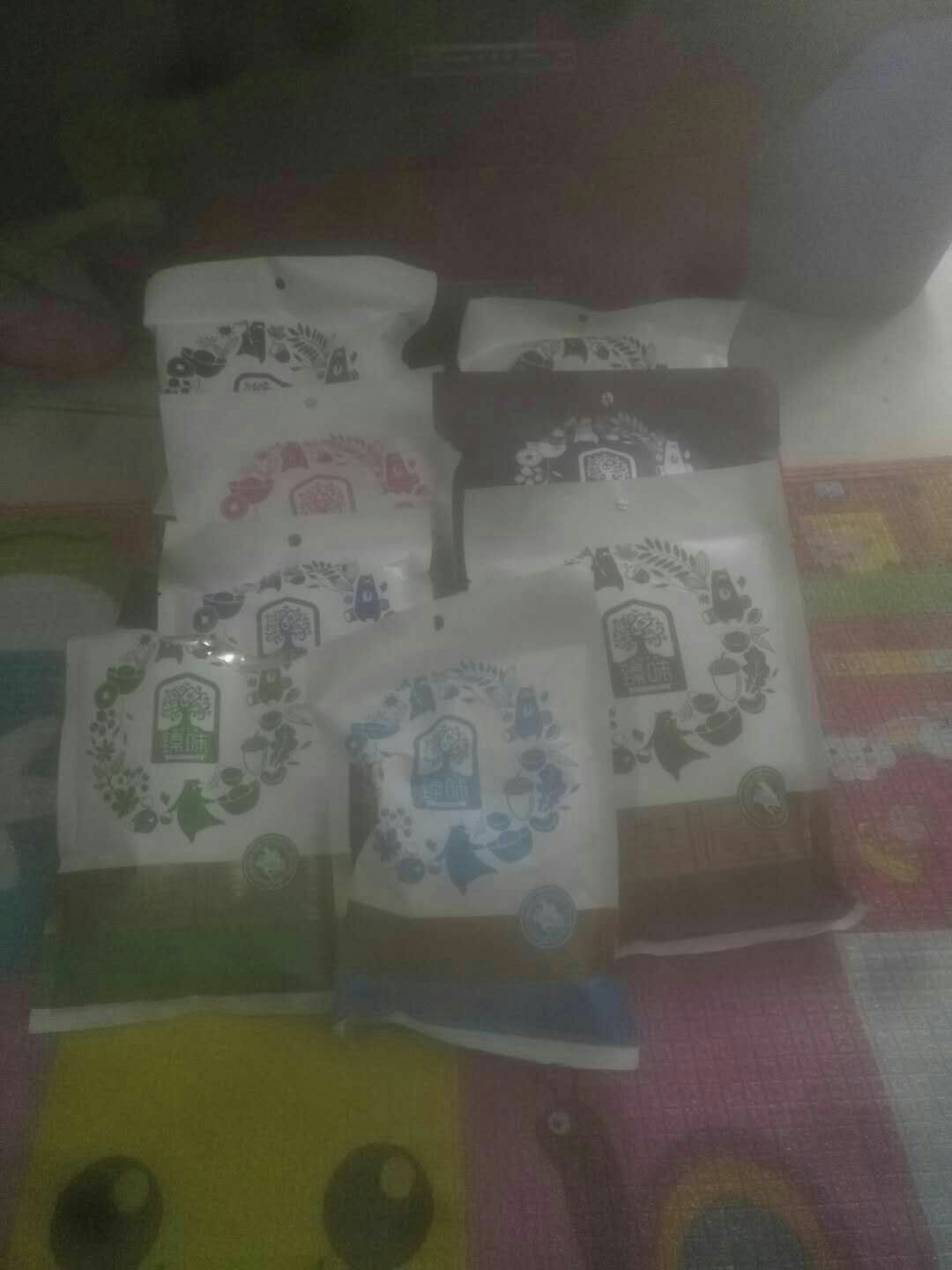 昨天晚上下单今天就到了,女儿很喜欢,在家可以好好吃了,包装盒漂亮