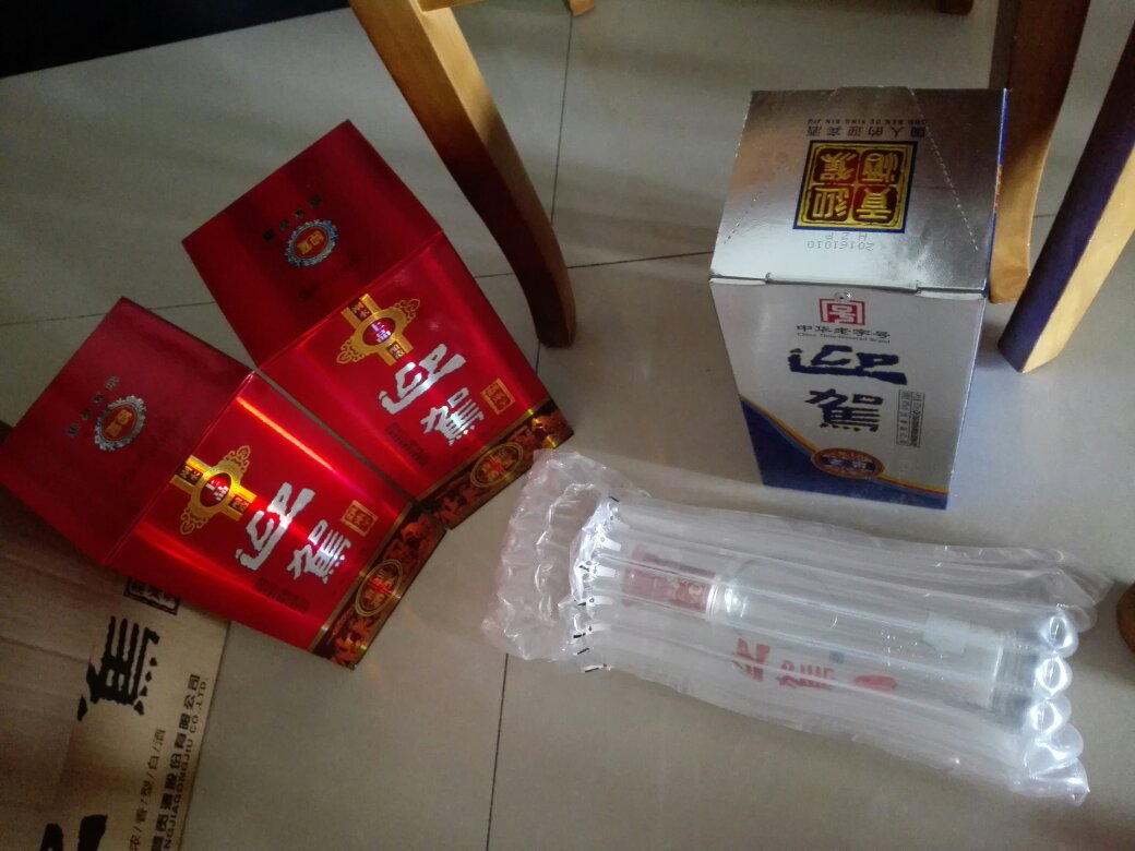 回购的酒,配送及时,包装很好。给老家父母的~