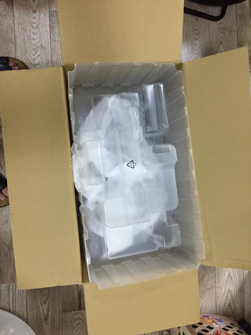 包装很严实,大箱子套个小箱子,今天下大雨,连包装盒都没有湿,很贴心,另外产品是买来直播用的,主要看上的是双电池热插拔,这样直播的过程中就不会断开了