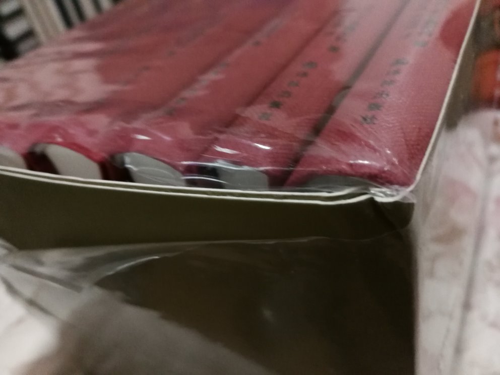 译林出版社的书,一直没入这套,想等徐老的一人独译版本,没想到完成四卷后徐老驾鹤西去。太可惜。这套磕碰明显了,不过看看价格忍了。