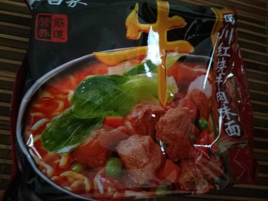 出于怀旧才买的,或许面还是当年的哪种面,但不同的境地,吃出来的味道感觉却完全不一样