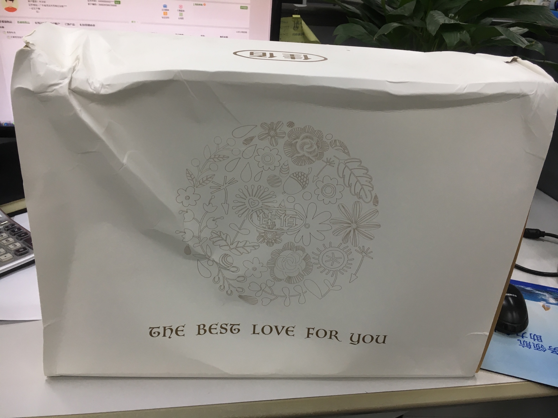 最近的东西都压得?变型的。几十块钱的东西,就懒得理它了……服务质量不可恭维。