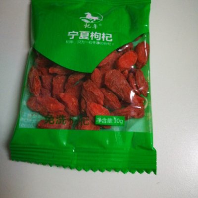 一如既往的支持,我是的忠实粉丝,斐讯的忠实粉丝,价格实惠,路由器正品,不仅网速快,外观也漂亮,质量好,用了一直都没问题经常网购,总有大量的包裹收,有很多的评语要写!但是,总是写评语花掉了我大量的时间和精力!回头想想,我花了钱了,还要我花这么多的时间和精力来写评语是不是很不划算?所以在一段时间里,我总是不去评价或者随便写写!但是,我又总是觉得好像有点对不住那些辛苦工作的卖家客服、仓管、老板。于是我写下了一小段话,给我觉得能拿到我五星好评的卖家的宝贝评价里面以示感谢和尊敬!首先,宝贝是性价比很高的,我每次都会先试用再评价的,虽然宝贝不一定是最好的,但在同等的价位里面绝对是表现最棒的。其次,在与卖家的沟通中,无论是前期咨询还是后期询问;卖家都能好好解答。另外,物流的速度也是可以接受的,偶尔有比较慢的物流,也希望大家可以耐心等待,毕竟卖家也不能控制物流的速度啊。相反,卖家比我们更希望能早日到货,我们能早点付款啊!希望卖家能再接再厉。把店铺做得更大更强,提供更多更好的东西给大家宝贝收到了,小巧方便,速度很快,操作简单,斐讯大品牌,值得购买。