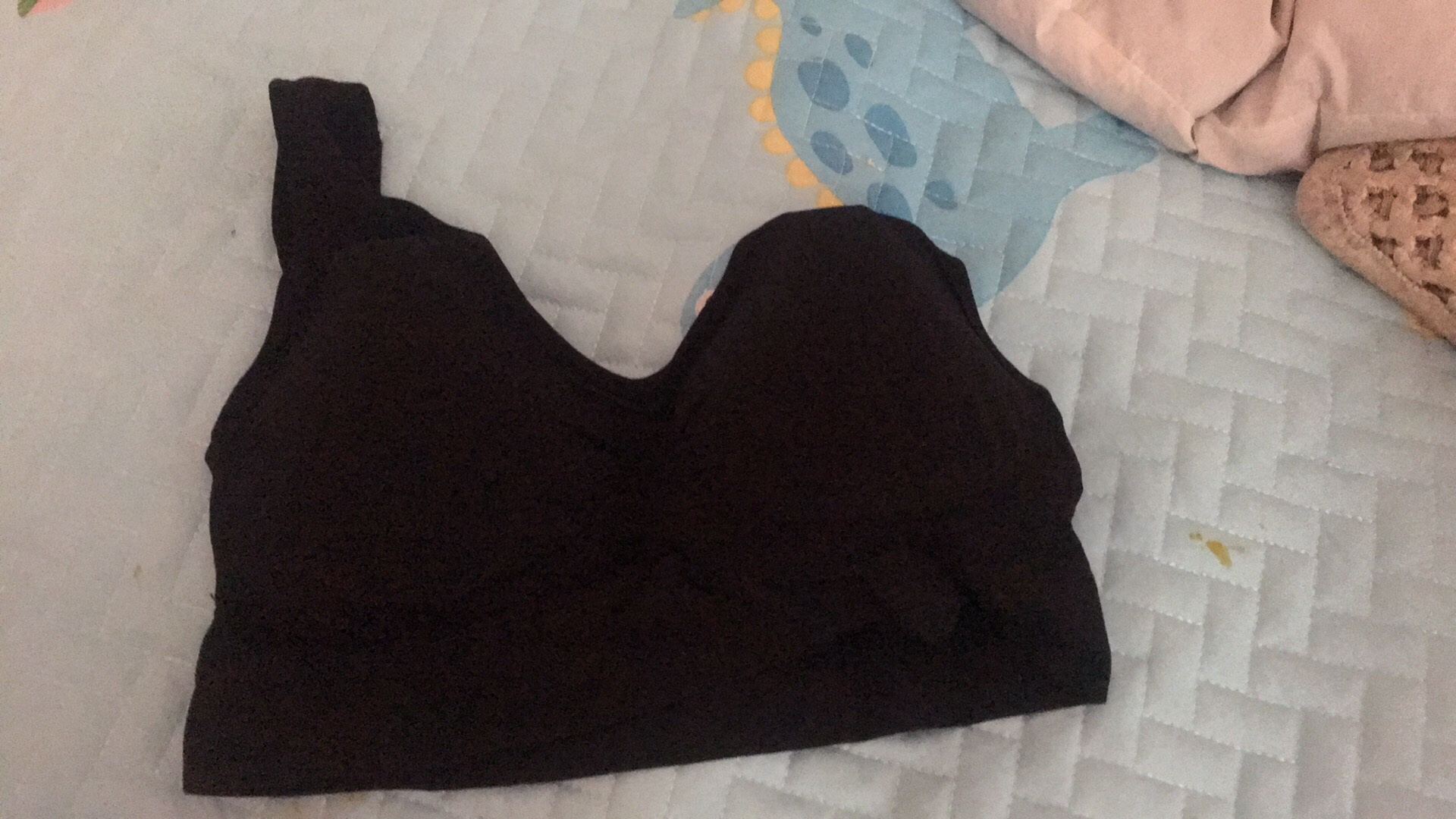 刚刚收到,摸着挺舒服的,洗洗再穿~应该会很舒服