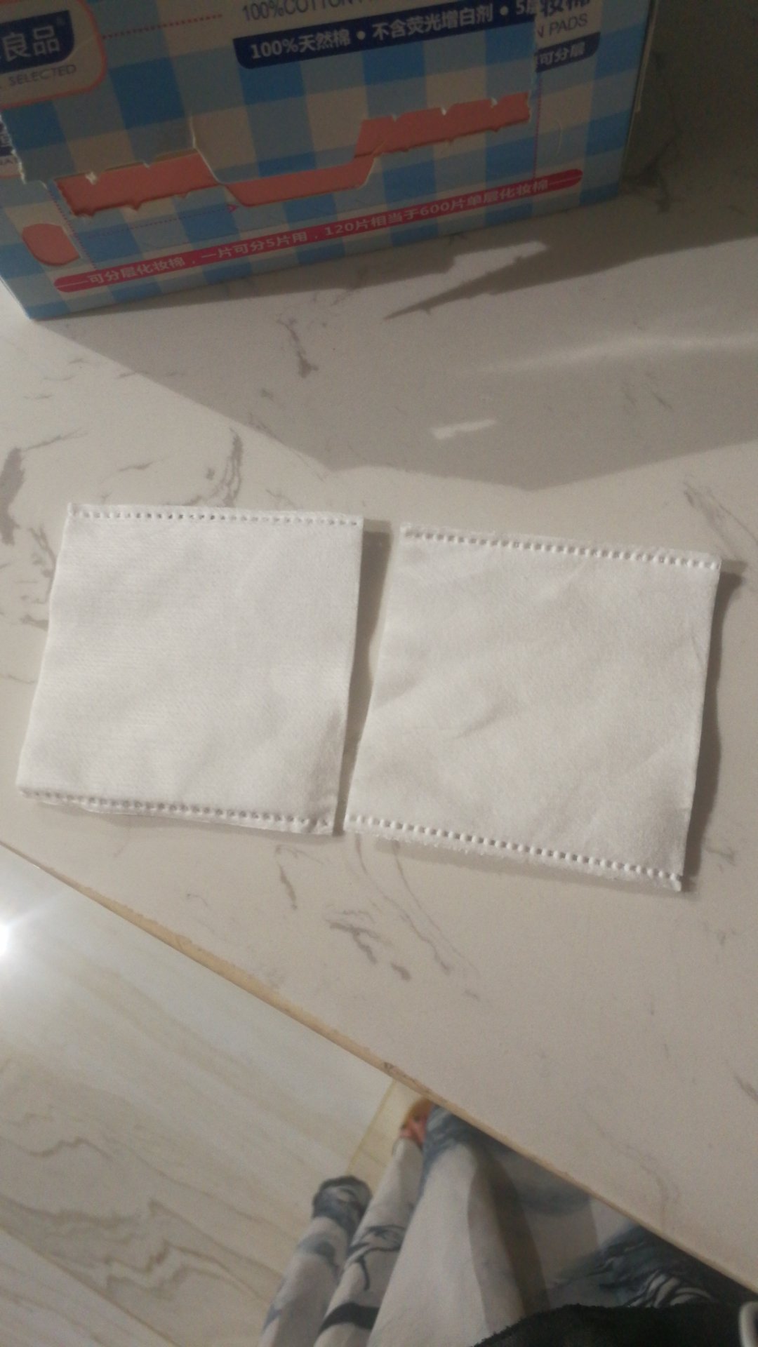 亲们,这款卸妆棉真的很好用,比较宽大,之前买别家的太小了,商家服务态度很好,今后会一直光顾下去的