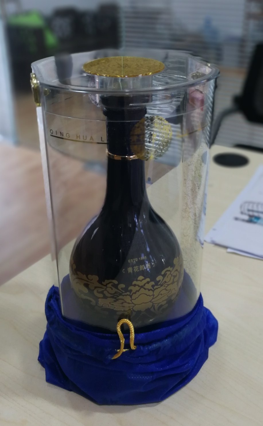 酒瓶造型优雅大气,中国两大酱香型白酒之一,一定很棒!