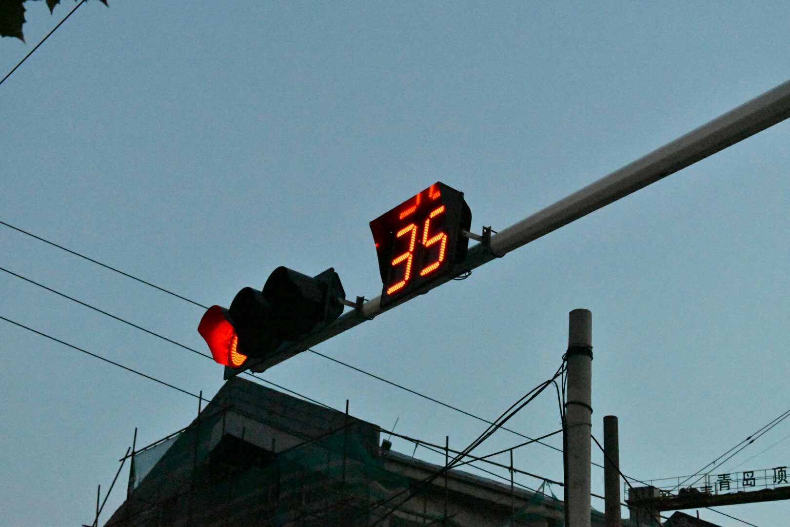 因为一些事情,过了很久才评论,物流很快,次日达,封条完好,也验证了防伪码,相机比较小巧,很适合入门学习,出门旅行,自己摸索着拍了几张照片,还要继续学习。