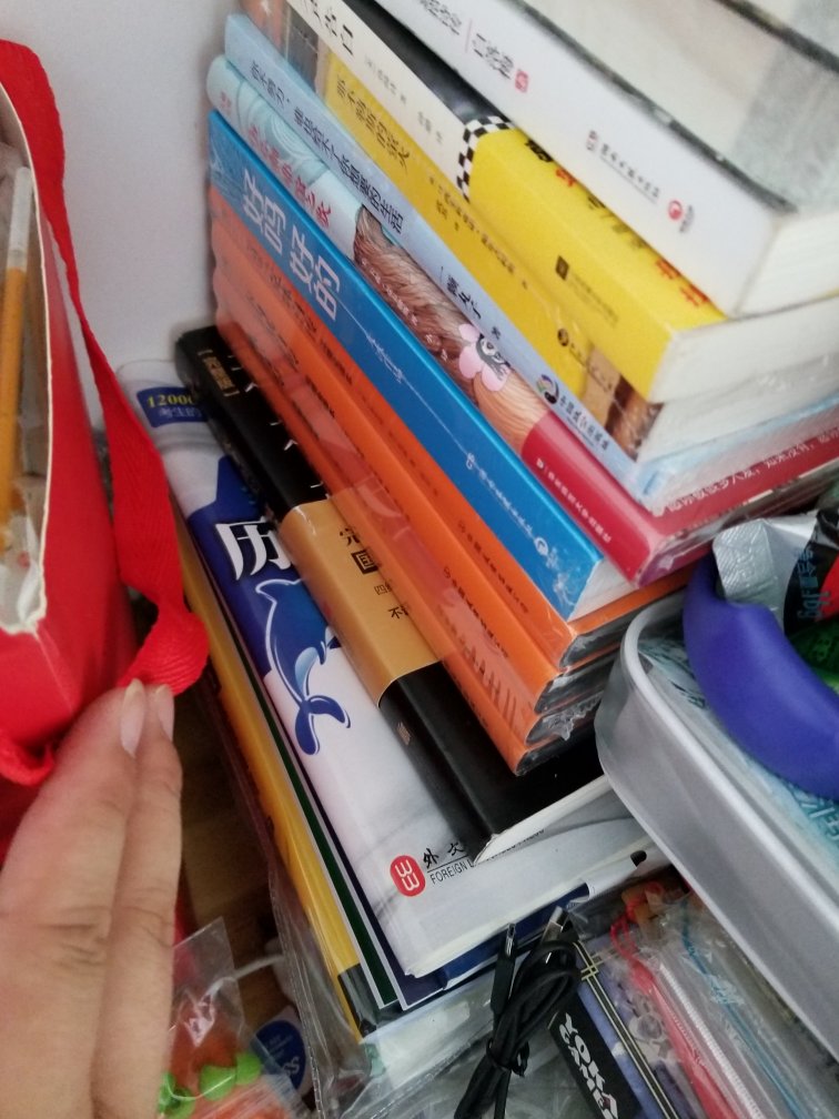 一直想要入手这本书,这次终于如愿啦,看我多少书,这次屯了一年的书了,这也只是冰山一角呀,哈哈,书的包装很不错,应该是正品无疑啦,赶上活动期间,很物美价廉~