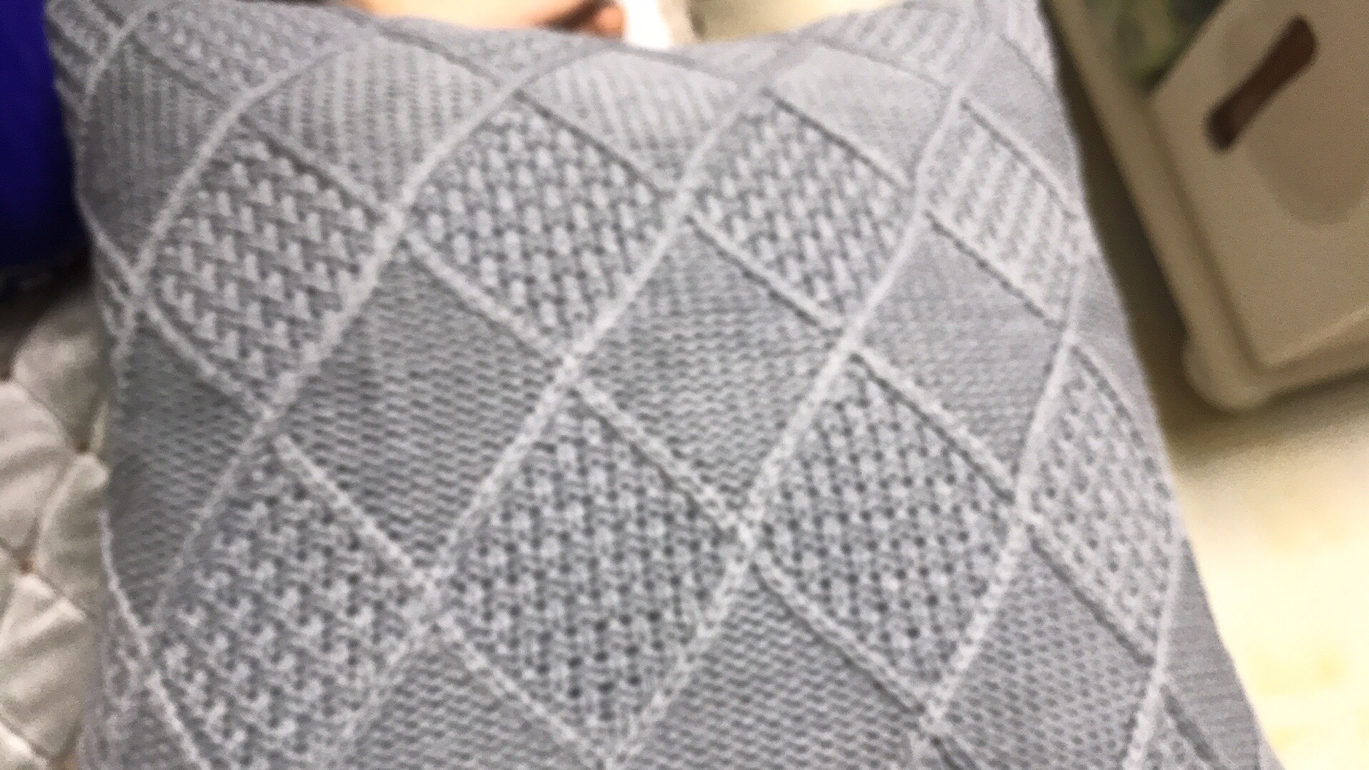 没看清楚以为是个抱枕,还行吧