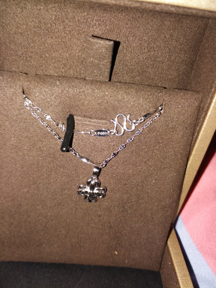 还不错,她挺喜欢的,下次再买个戒指耳钉什么的,