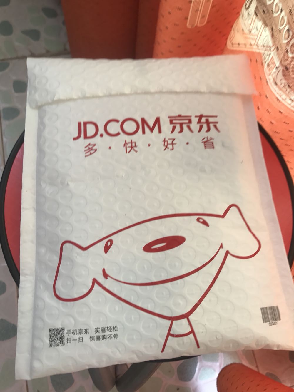 一直都是用海昌的产品,一直都在买,都习惯了。这次买的两盒生产日期在2016年和2017年,稍微有点久了……不过保质期长,也没事。