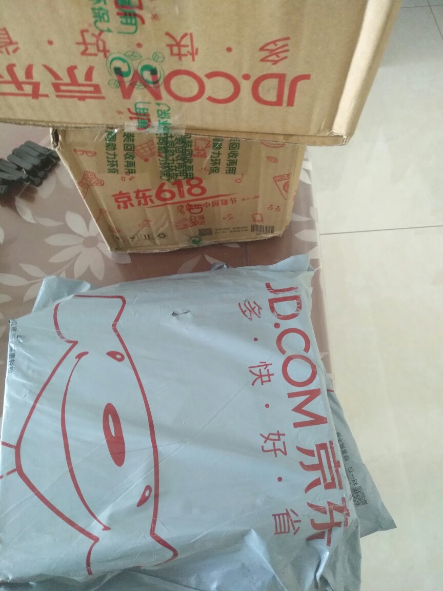 经常在此购物,几乎每周要收几单。购物体验很好,每次都辛苦快递师傅送货上门,省去自己不少时间和精力出外购买。平时不喜评价,浪费不少京豆,书籍太多了,有些超龄的暂时未拆塑封,好多来不及拆开细细翻看。精力有限,恕不一一评价内容,只能对后面的朋友抱歉了!以下商品评论为好评!每月都要买书,秒杀满减再叠加券子,家里有娃,童书自然多,已经是小型图书馆了。转眼年中大促,满200-100.又有些优惠券300-100.200-80.基本都用了,又是一番大采购,家中有加购了一个重型书架,放书也是凑合了,童书越来越多,钱包君已是多月赤字,但囤书尽量跟上节奏,这次囤书后准备喘口气了。但口号仍然是多买书,囤好书!纸质书只会越来越贵。大家细水长流!谢谢!
