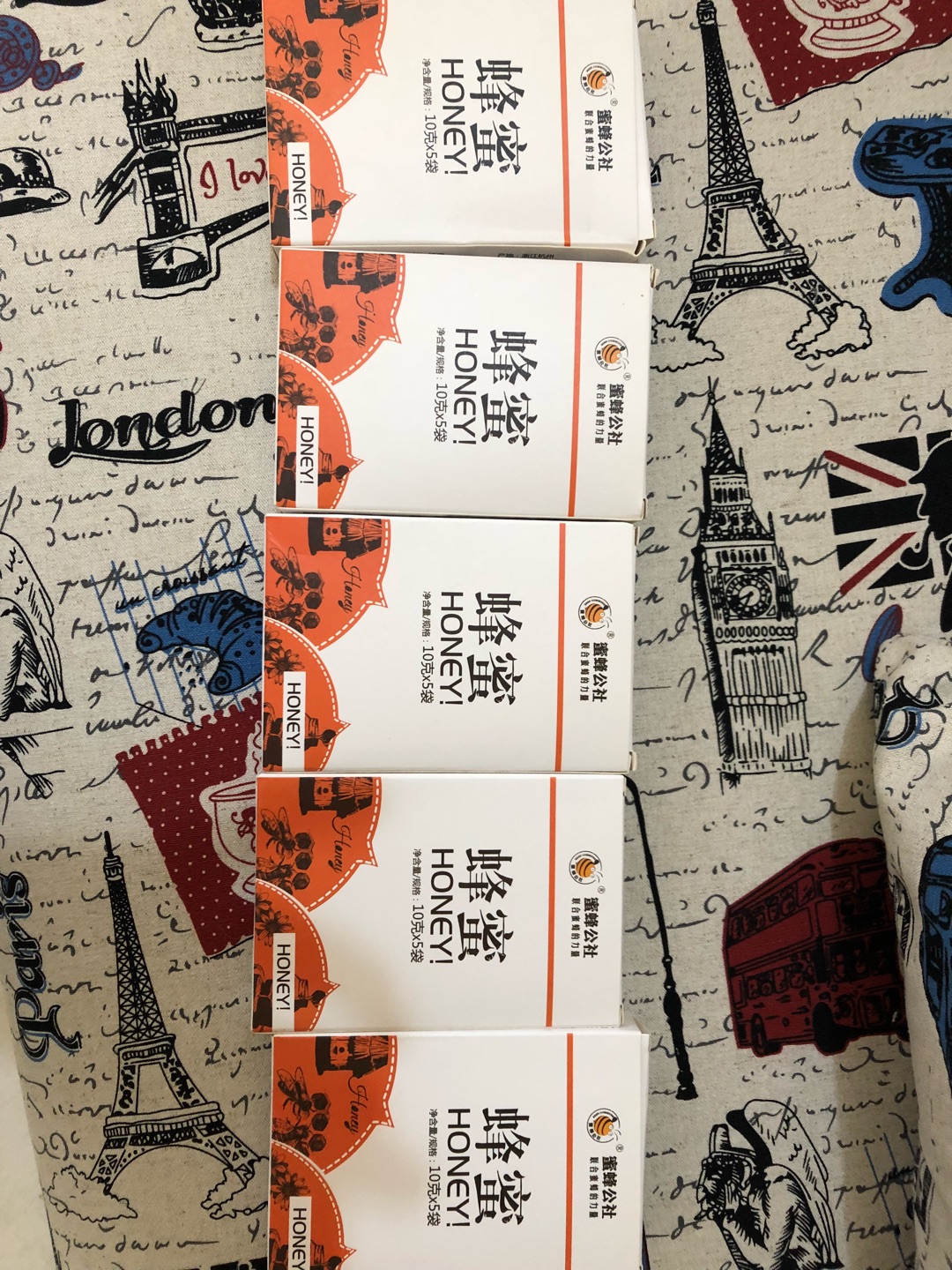 1块钱一盒,里面有包,挺好的