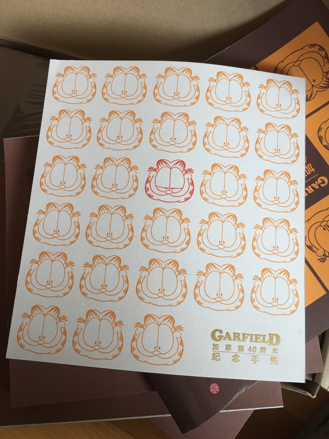 感谢的配送,让我如愿以偿的拿到了这套书,加菲猫的漫画非常的好看,里面的梗和吐槽现在看也不过时,感谢的配送和618活动,下次还来。