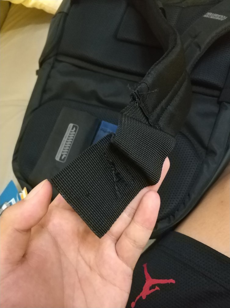 挺好的,第一次发过来包袋断了。但是立马同意退换了。快递也挺快的,包暂时看起来不错的。