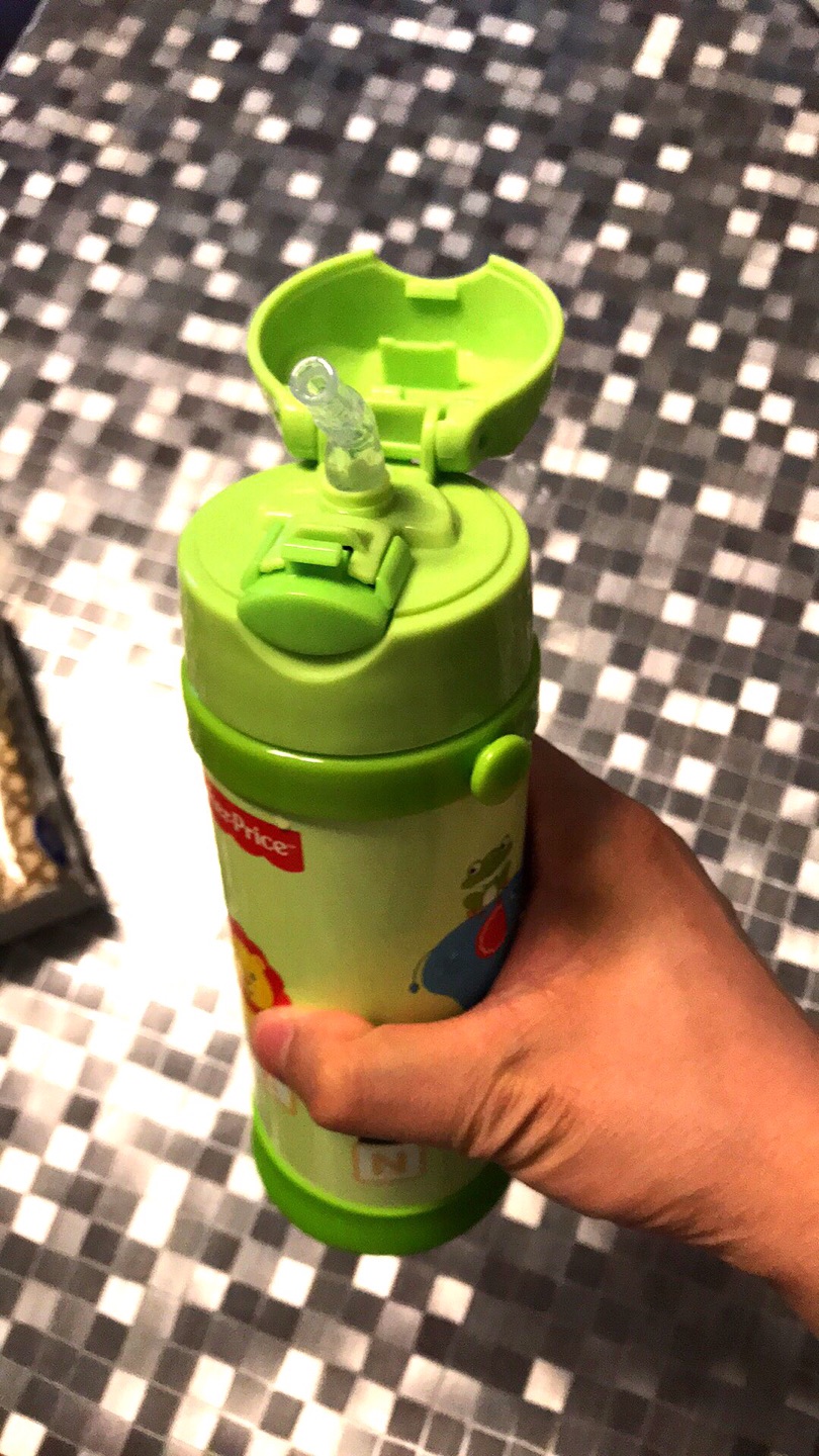 费雪的杯子,很漂亮小朋友很喜欢保温效果也是很不错,材质是304不锈钢,给宝宝用