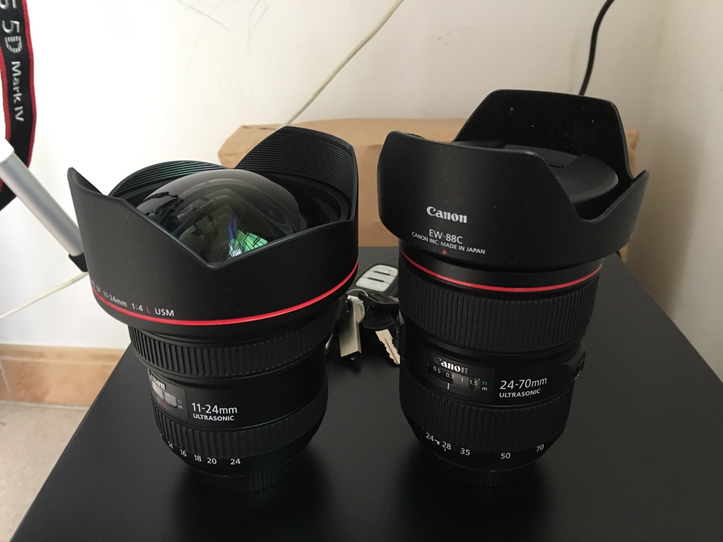 好一个骚包!装一个5D4加长焦70-200,11-24,24-70刚刚好,闪光灯就放不了了。颜值高!
