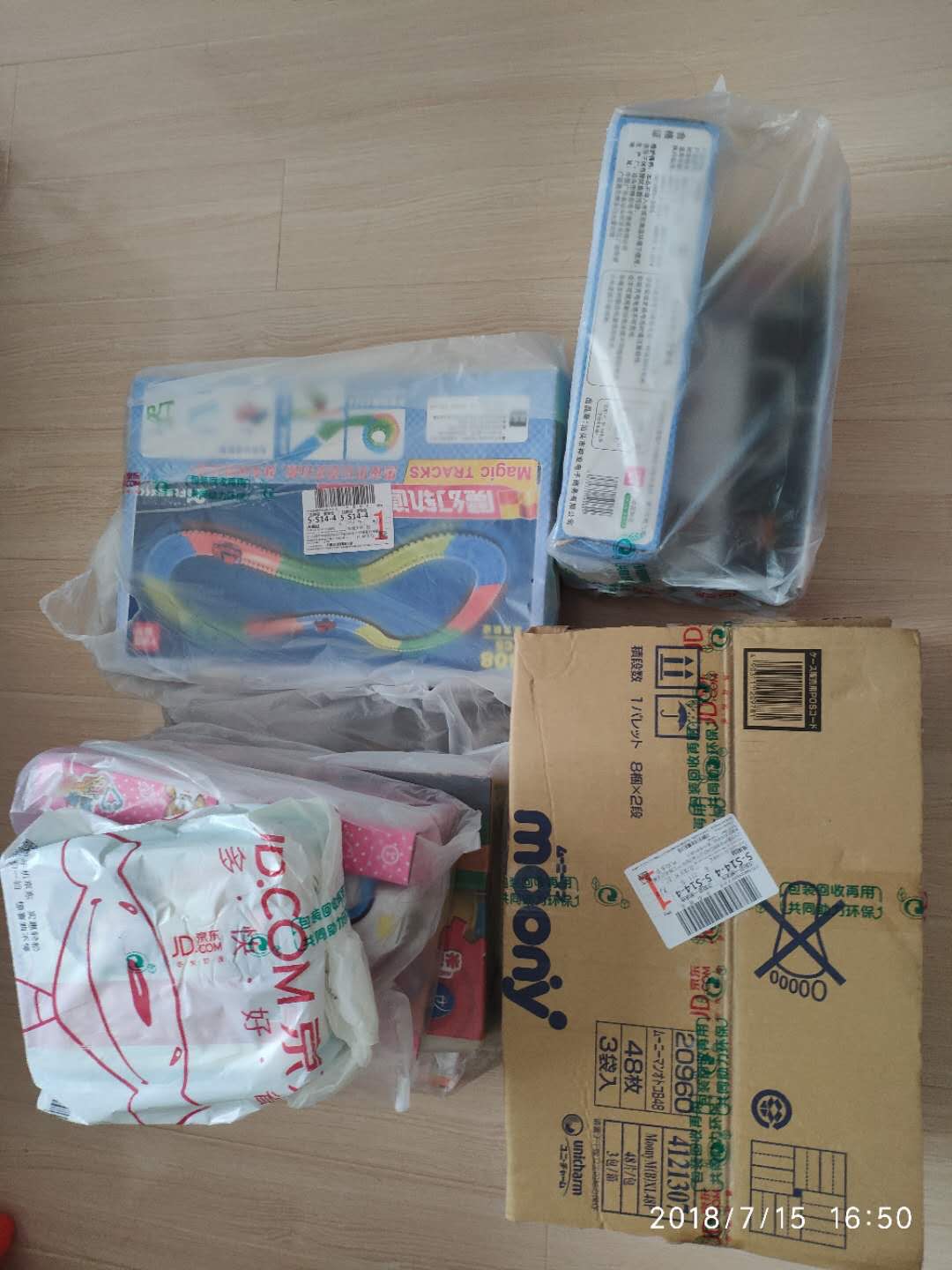 从有开始,一直在购物,不知不觉已经很多年了,越买越喜欢,购物有保障,现在买东西首选,从吃的到用的,从大人的到小孩的,看着它一年一年发展变化的越来越好,为发展壮大而加油鼓气,东西有问题直接退换货,还可以打专属客服热线。好多次都是免维修,直接上门取件更换新商品,这个真是太棒了,客户真是省心省力,还可以购买商品直接送同学,送朋友,送亲人,看看直接下单,每时每刻准时送达,解决后顾之忧。感谢!