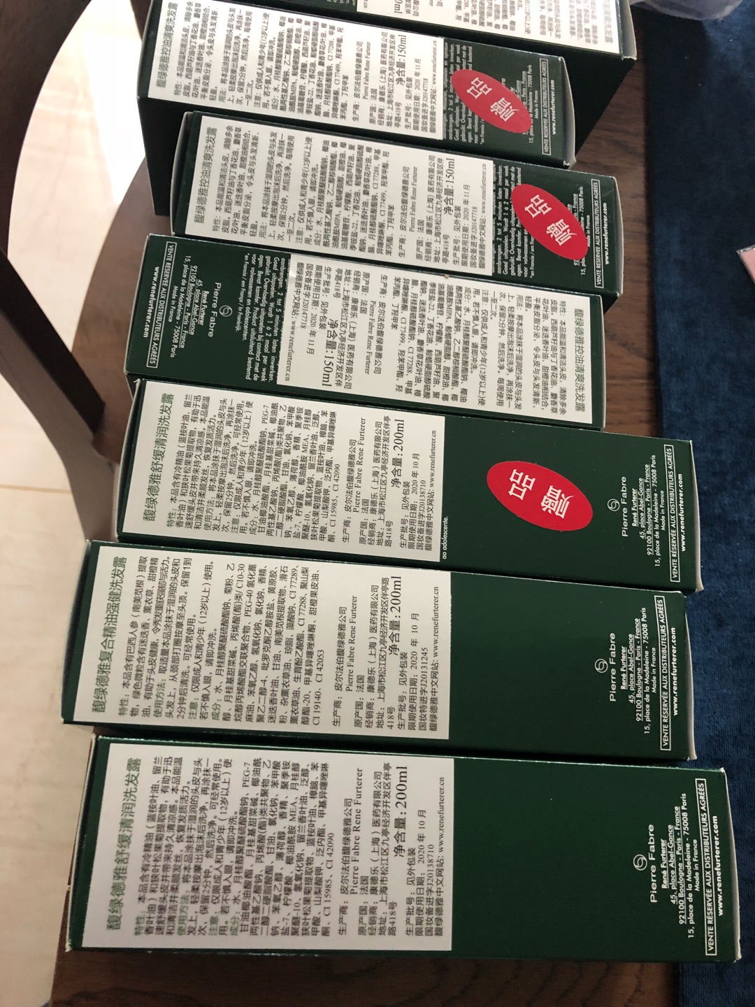 有活动还是非常划算的,相当于买一送一,虽然赠品盒子上贴了赠品,但是正装赠品,很不错