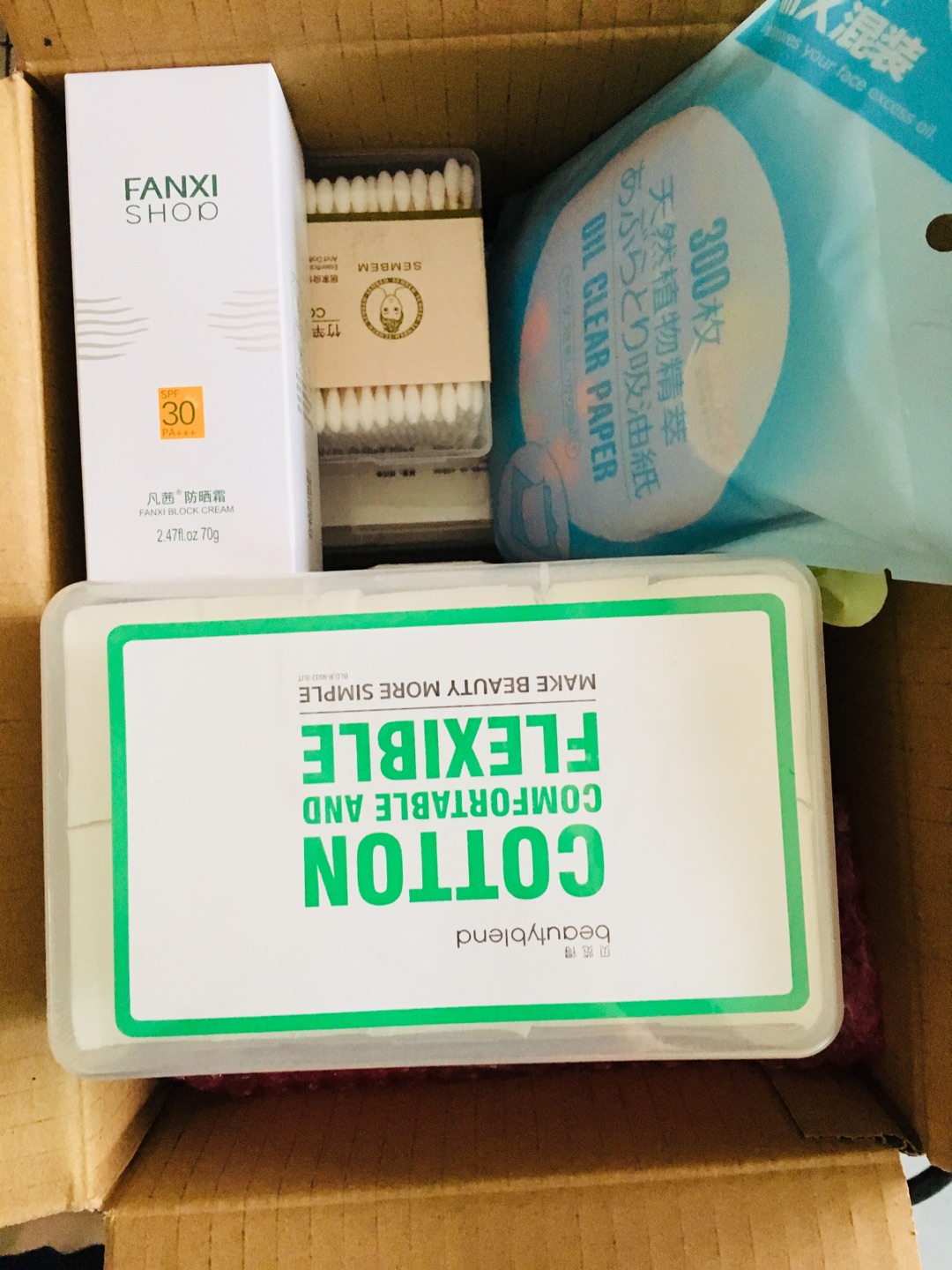 反正又是買一堆亂七八糟的東西。京東自營店的東西比超市便宜多了,物流配送也很快,快遞小哥更沒話說,點讚。