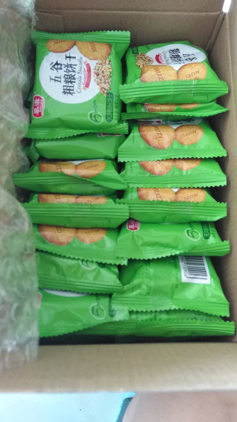 饼干很苏,略微有点咸味,挺喜欢的