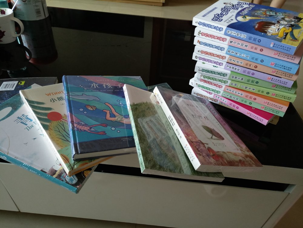 一直信赖,物流快,快递服务好。很好哦,是正品,孩子很喜欢,买起书来都停不住了,下次继续买,买,买,买!