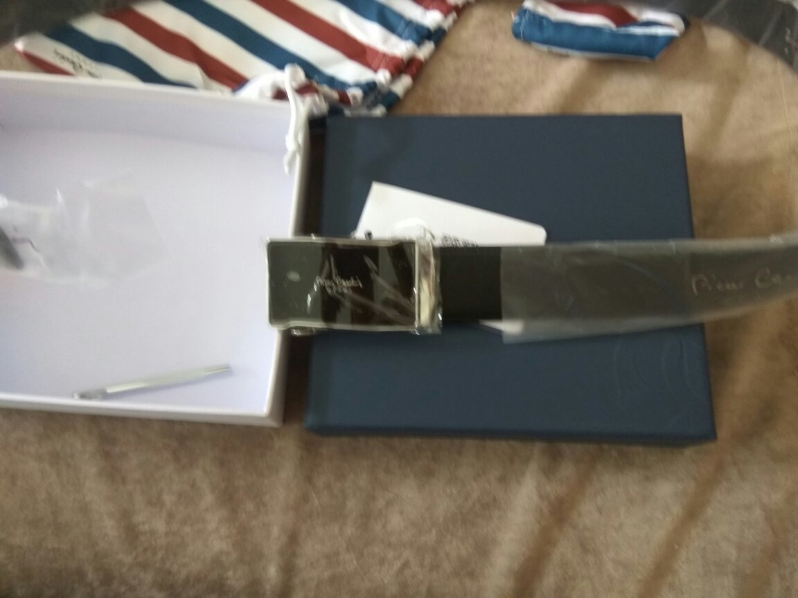 皮带设计很漂亮,包装也很好,活动买的,老公很喜欢。