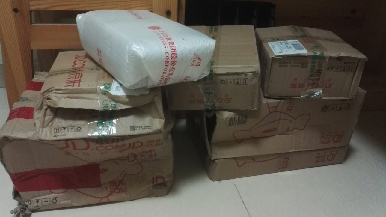 5月31号抢券买的,还算比较优惠,包括给老婆看的,给儿子看的。这几个月的书够看了。买过来只是第一步,怎么安排时间看才是关键。怎么样理解,读懂书中的内容才是我想要的。