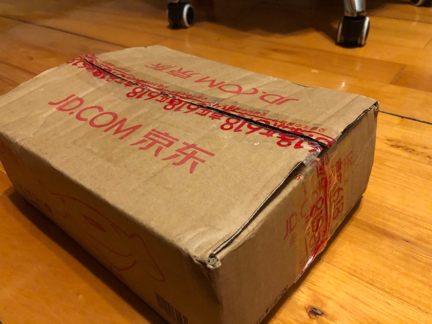 很不错,就是下单后才发现是没有现货了,然后就是等采购的时间。物流还是一如既往的快,次日达。必须赞一个。以后继续。快递员辛苦了,这么热的天,大中午的送过来。好评一个