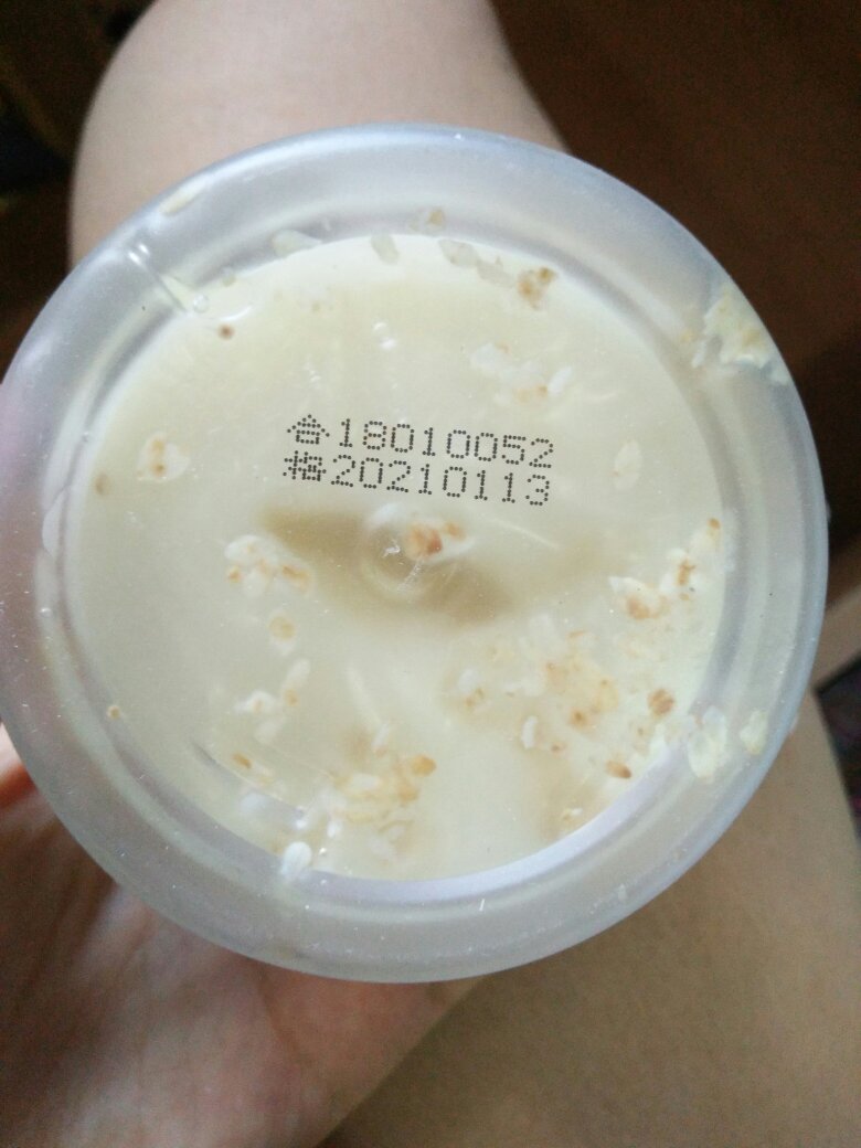 一般吧,营养液很少,眼睛那里开口很小,每次都感觉不闭眼敷的话很容易扎到眼睛