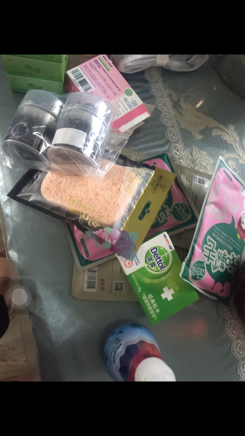 一买就买一堆~每次都是好几箱!就不一一拍啦,拍下部分吧!真的特别方便,当天就到!快递特别给力,东西也便宜!还好用