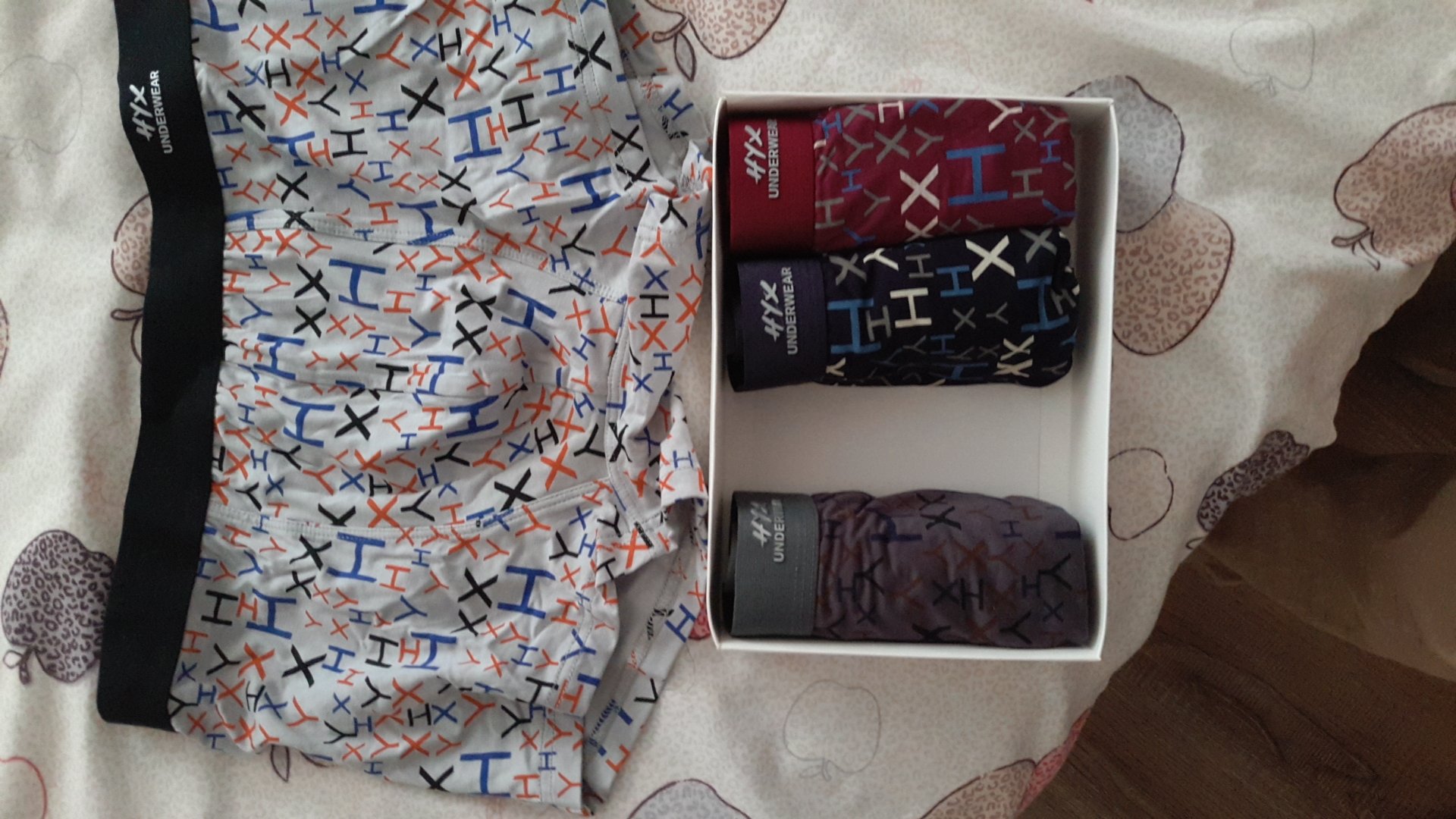 购物就是好。自营,品质有保障,不必费心挑选,不用担心买到次品假货,售后服务好。物流迅速派送员有礼貌。我统一用这段话作为评价内容,说明这款商品质量符合描述,没有瑕疵。购物这么久,我变成的忠实用户,购物等级越来越高,家里很多东西都在买,促销让利于民,值得信赖!