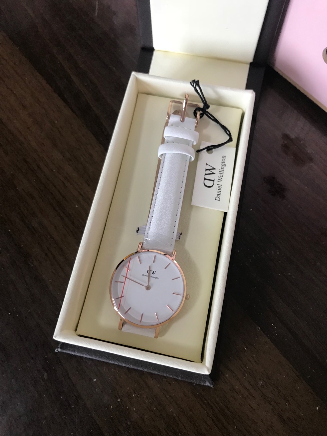 纤细的美手和表很配哦!??