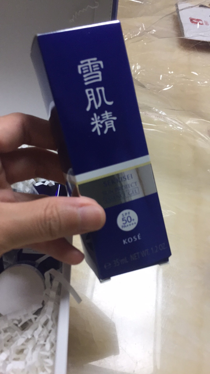 买了很多次了,夏天防晒必备,很舒服。年中大促活动买比平时优惠了很多。囤货中!