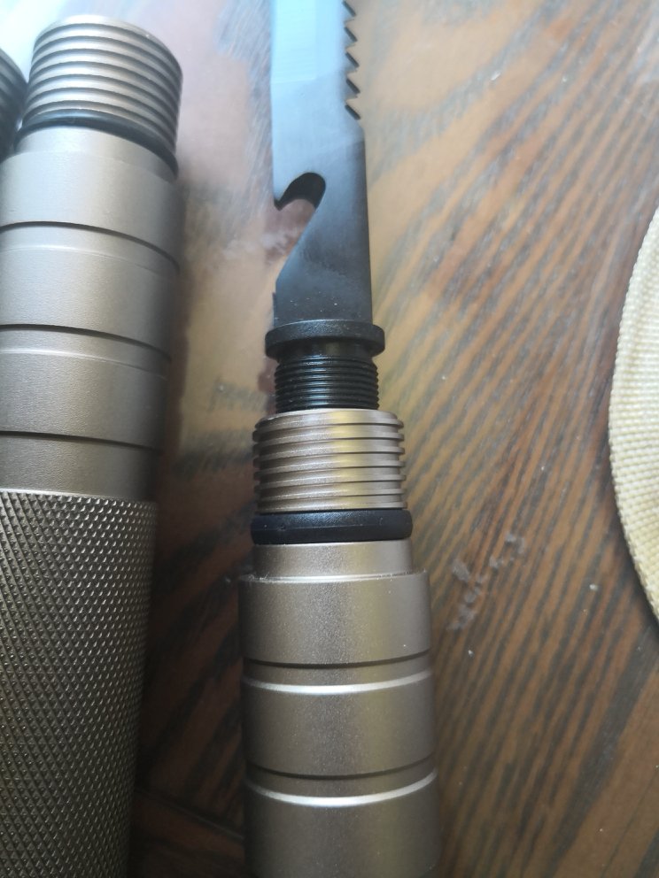 小刀螺纹是塑料的,而且拧不上,没有铲包,申请了换货,换货后来了个旧货,有明显的划痕和污渍,客户说给补发铲包,给个单号还查询不到,骗人!差评!