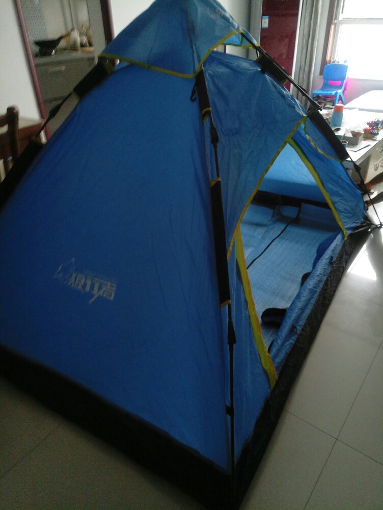 布料有点薄,但是平时郊游野餐或者沙滩支一下够用了。挺好