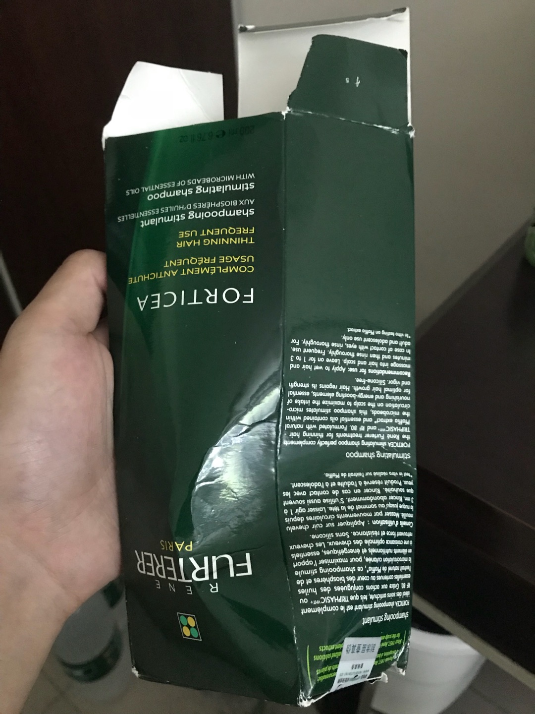 本来从来不给差评的,但这次真的失望,发过来包装就这样了,用的欲望都没了