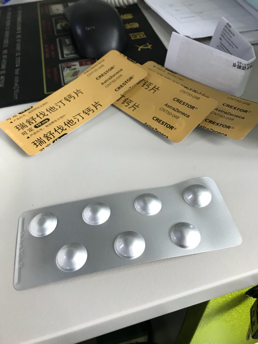 做活动买的,比平时便宜,这种慢性病药成年累月的吃,一次买够一年的,自营药品的品质是毋庸置疑的。