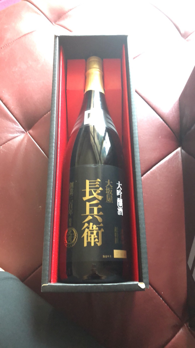 准备去吃日料,买一支好点的清酒去喝,应该比较搭吧!