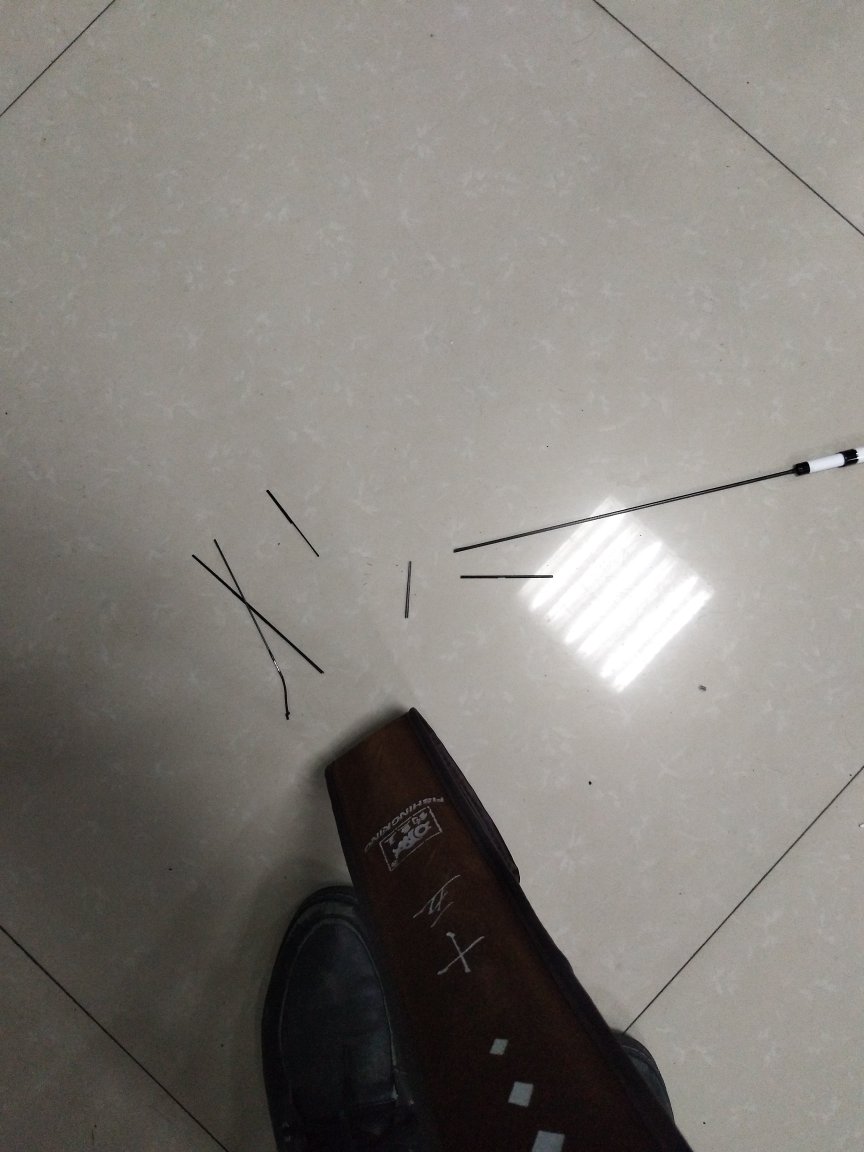 收到的鱼竿还不错。碎成这个样子的。???