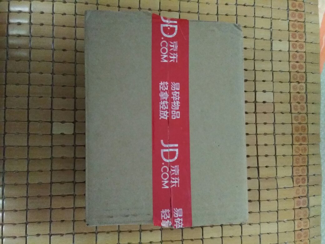 活动拼单购买,这牙膏有特色,而且180克16.9的价格还满减,值!冬青薄荷香型,比佳洁士40克这款份量多几倍,价格却相差不多,好评!
