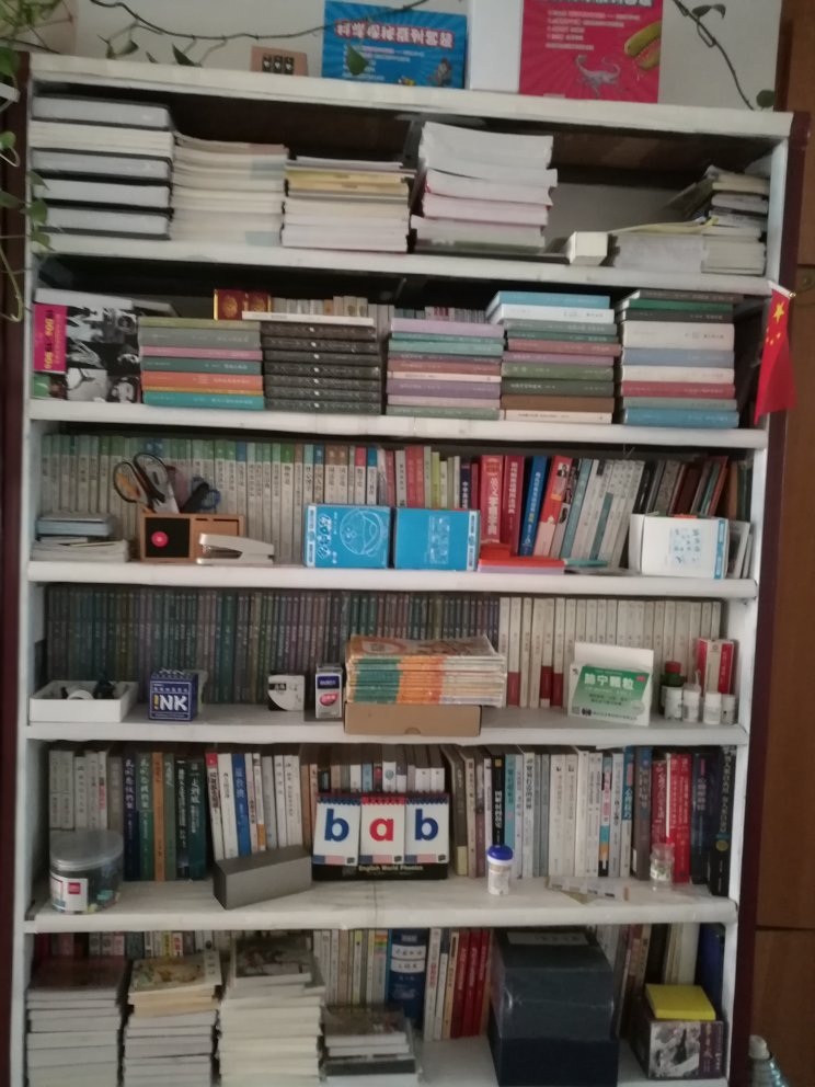 塞北草原,自古乃夷狄聚居之地,及至近代,始乃沐华夏文明之光。余生于斯,长于斯,尝感学问之不足,欲访名师而不可得。盖此地文明开化未久,治学问者若凤毛菱角。此路不通,余无法,求人不若求己,转而攻读史籍,冀能解惑一二。余常至书店,惜居近处无有大书店,既而觅书于网络之书肆,如当当,亚马逊,之类,经年有余,所购之书几可占满书房。积余经年之经验,论及书籍之全,非当当莫属,欲购外文书籍,则宜至亚马逊,评论亦精当,至若价格之公道,邮递之便捷,态度之亲切,服务之贴心,当推。余观留言之书友,亦多有此感,甚慰吾言之不孤。以此亦知,之优秀,名副其实矣。盖狡者可欺一人,可欺百人,安可欺千千万万人?可欺一时,安可欺一世?