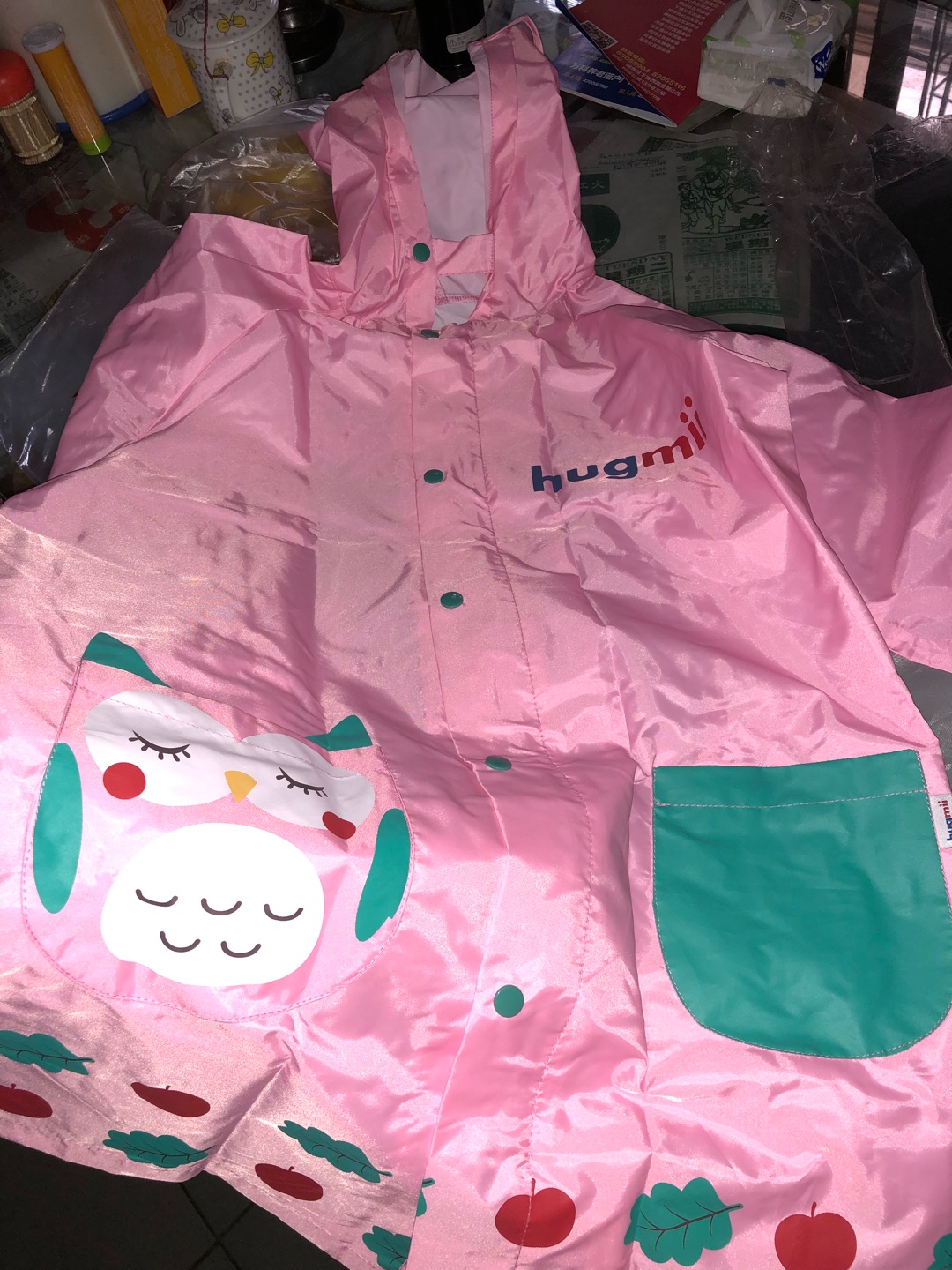衣服做工还可以,没有什么味道,换了大号的。颜色好看。