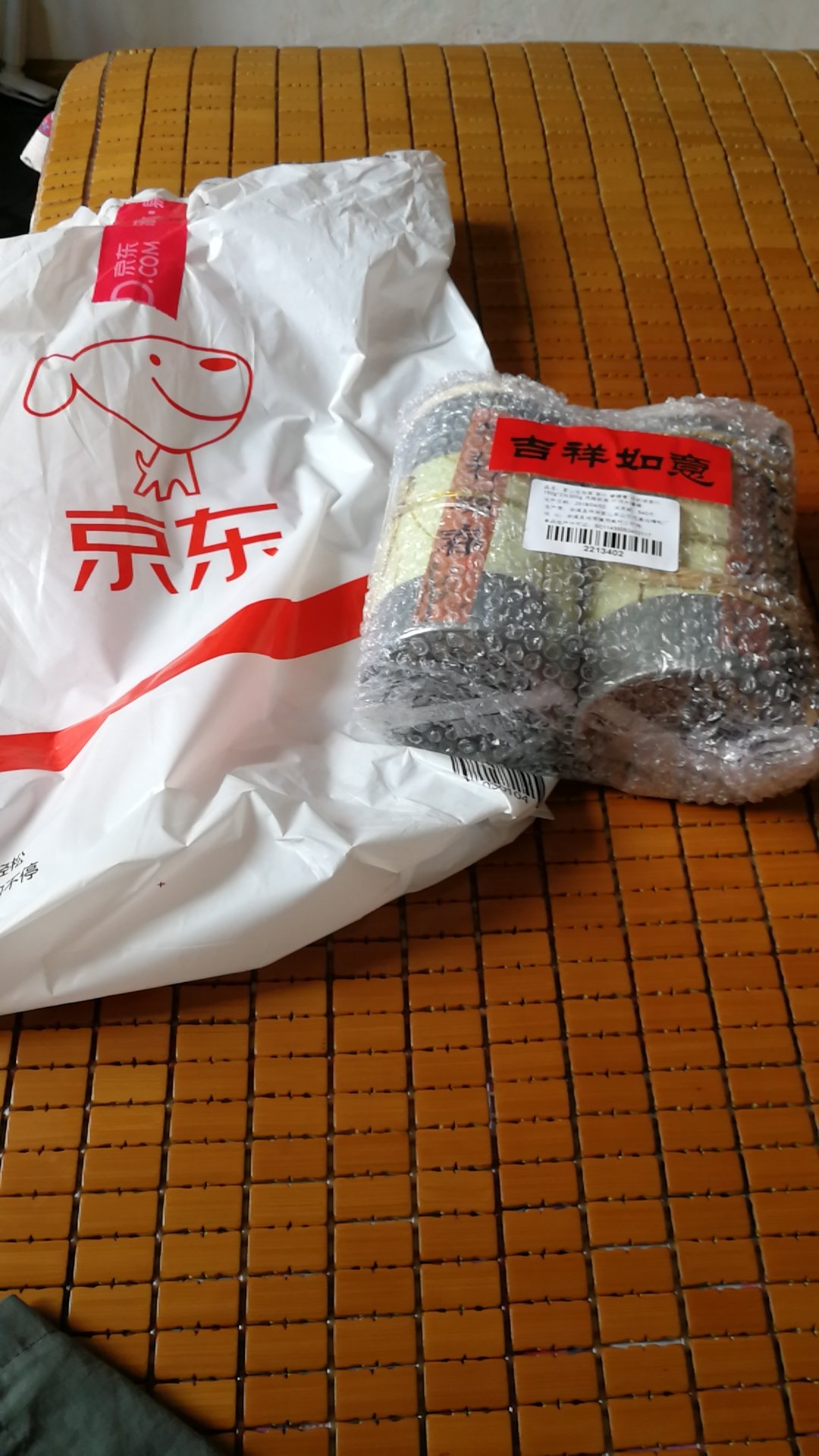 快递很给力,昨天下的单今天上午就到,包装也很好。