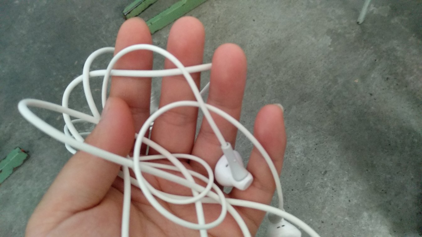 这个价格买到这个质量已经很不错啦,音质也是棒棒的呢,特别棒呢。哈哈哈哈,喜欢自营商品,一如既往的支持