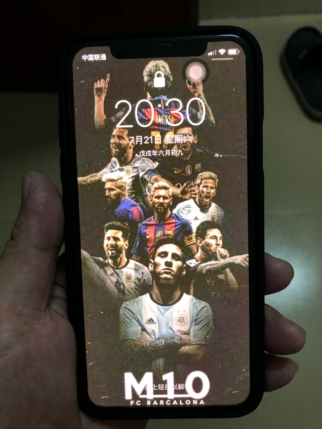 很不错,严丝合缝,拿在手里很有厚重感。