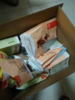 一次买了很大一箱吃的,良品铺子的零就是好吃,日期也非常新鲜