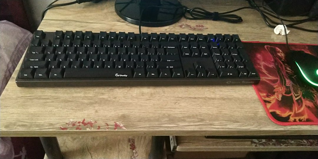 非常棒,包装精致,物流超级快,黑色的很酷炫,手感不错,是樱桃轴,这个价位也是没谁了